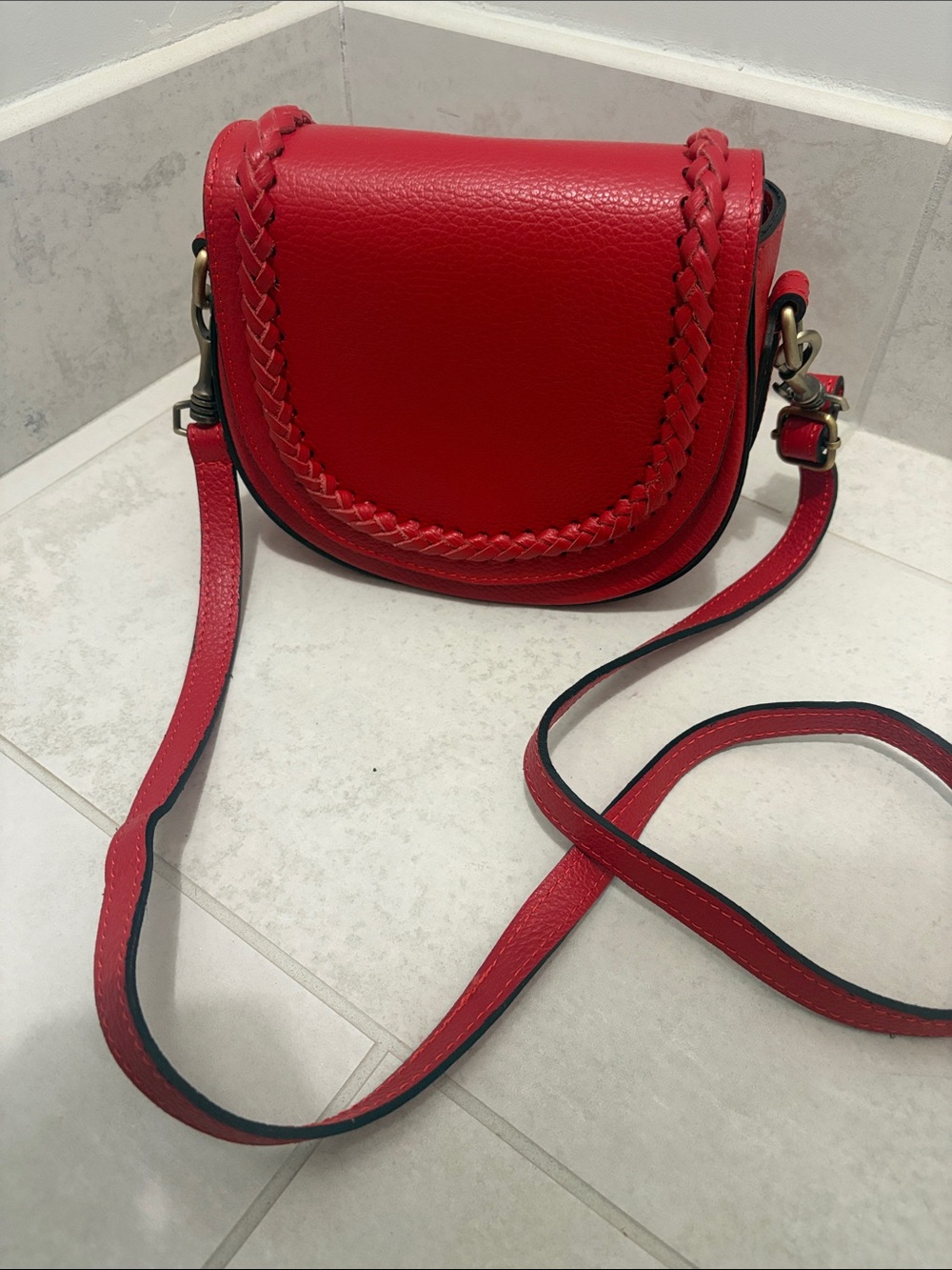 M&R Moda in Pelle Firenze Red Leather Crossbody Saddle Bag